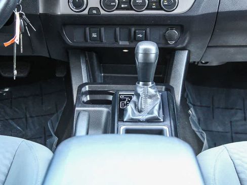 Used 2021 Toyota Tacoma SR AWD/4WD image 13