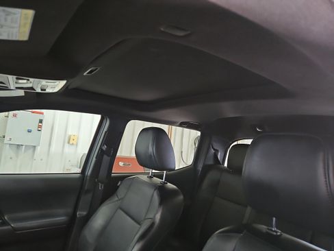 Used 2021 Toyota Tacoma TRD Off-Road w/ TRD Premium Off Road Package image 13