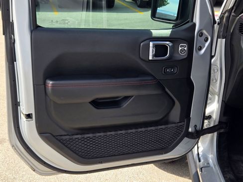 Used 2022 Jeep Gladiator Rubicon w/ LED Lighting Group AWD/4WD image 28