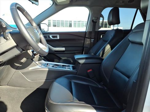 Certified 2023 Ford Explorer XLT w/ Equipment Group 202A image 16