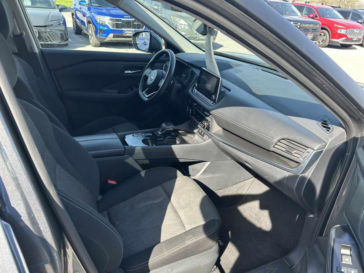 Used 2024 Nissan Rogue SV FWD image 12