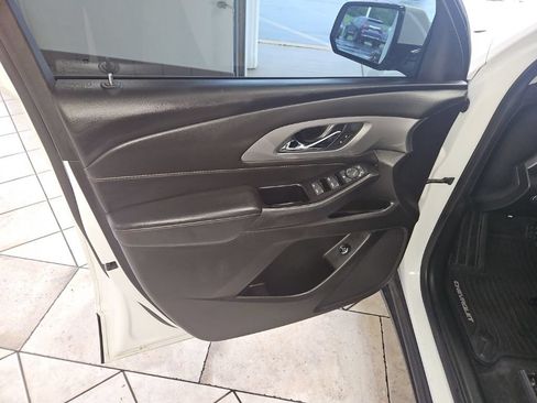 Used 2020 Chevrolet Traverse LT w/ Driver Confidence II Package AWD/4WD image 14