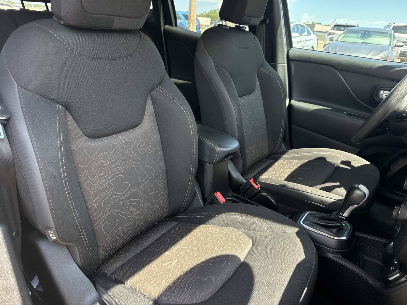 Used 2023 Jeep Renegade Latitude AWD/4WD image 11