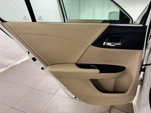 Used 2015 Honda Accord EX image 16