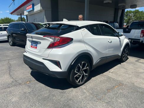 Used 2018 Toyota C-HR XLE FWD image 6