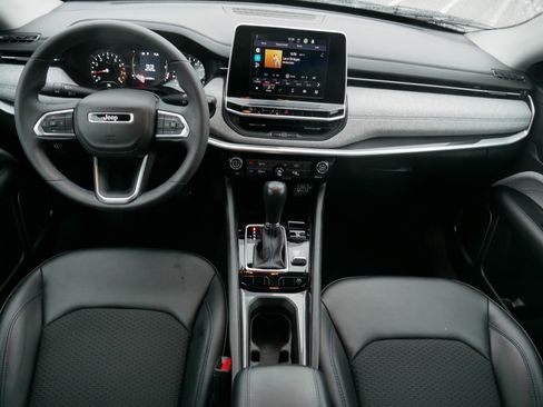 Used 2022 Jeep Compass Latitude image 10