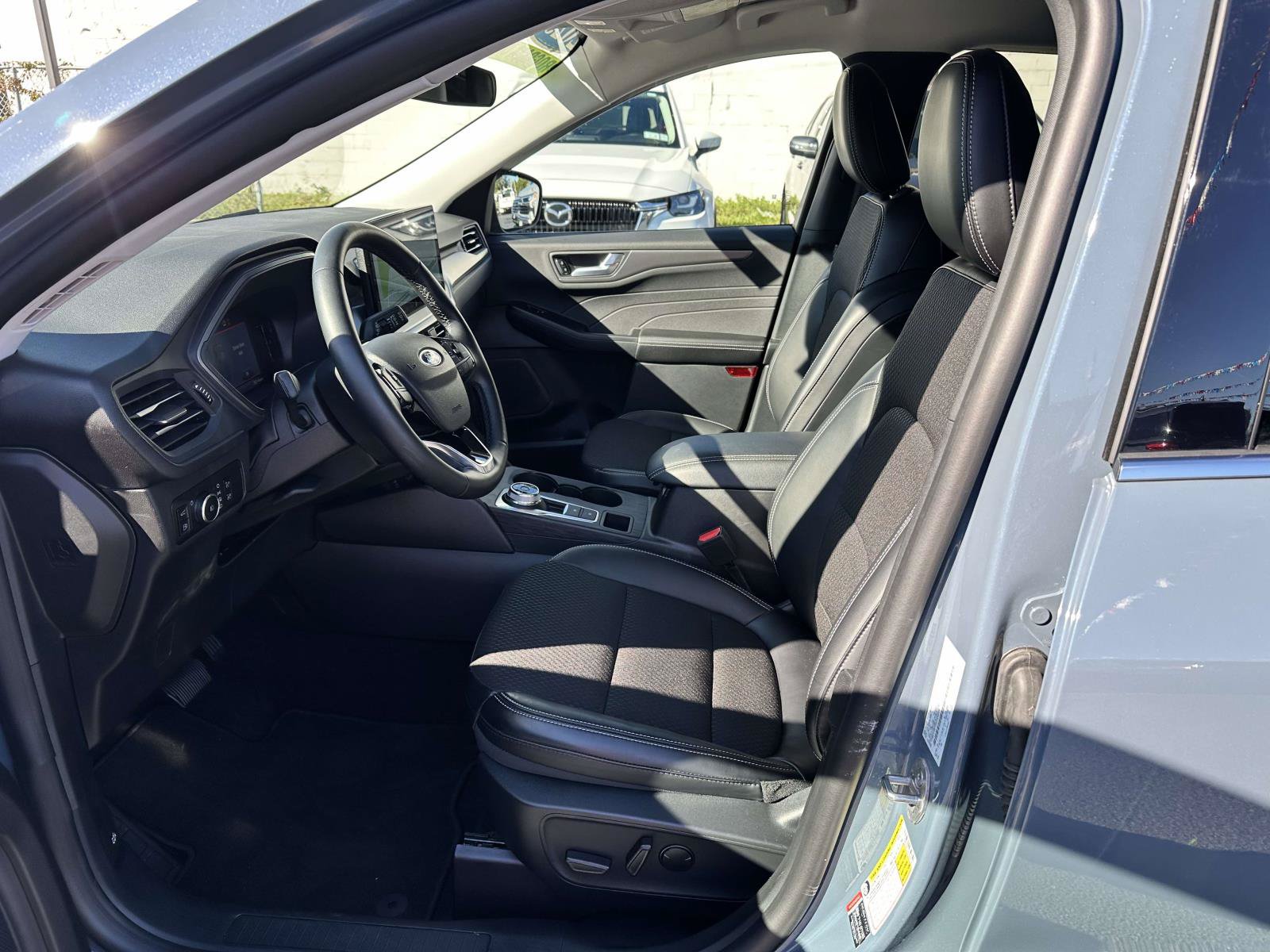 Used 2025 Ford Escape SE FWD image 12