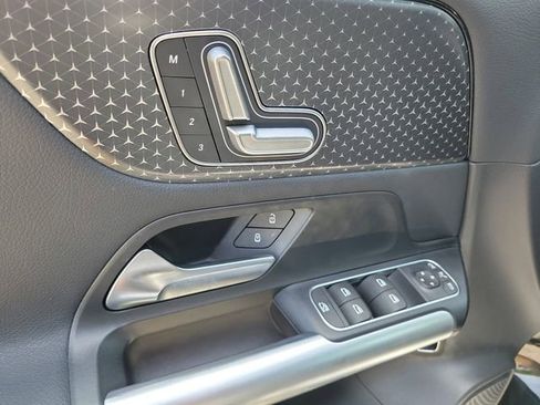 Used 2025 Mercedes-Benz GLA 250 image 19