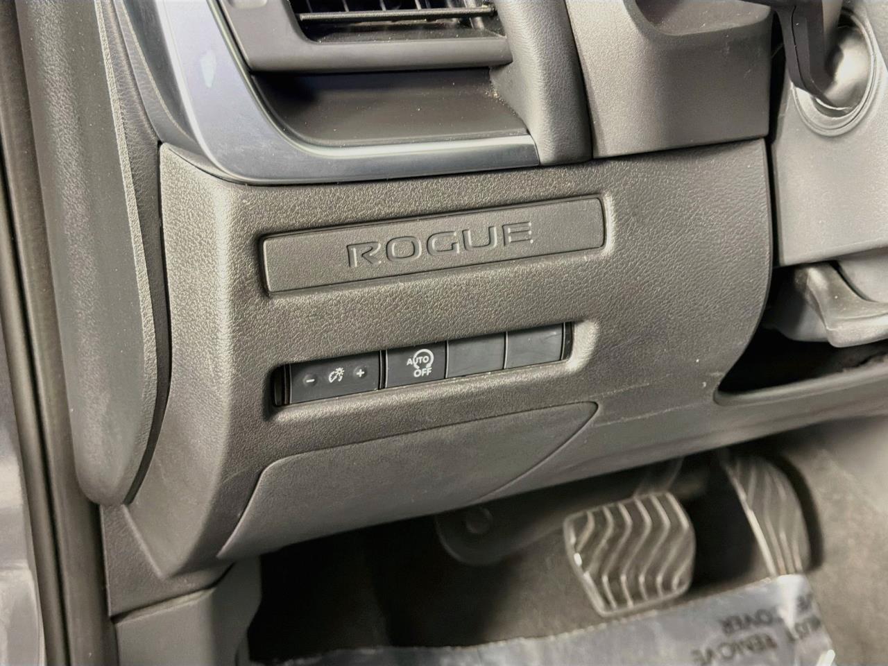 Used 2023 Nissan Rogue S AWD/4WD image 19