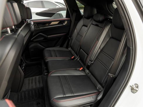 Certified 2026 Porsche Cayenne GTS AWD/4WD image 35