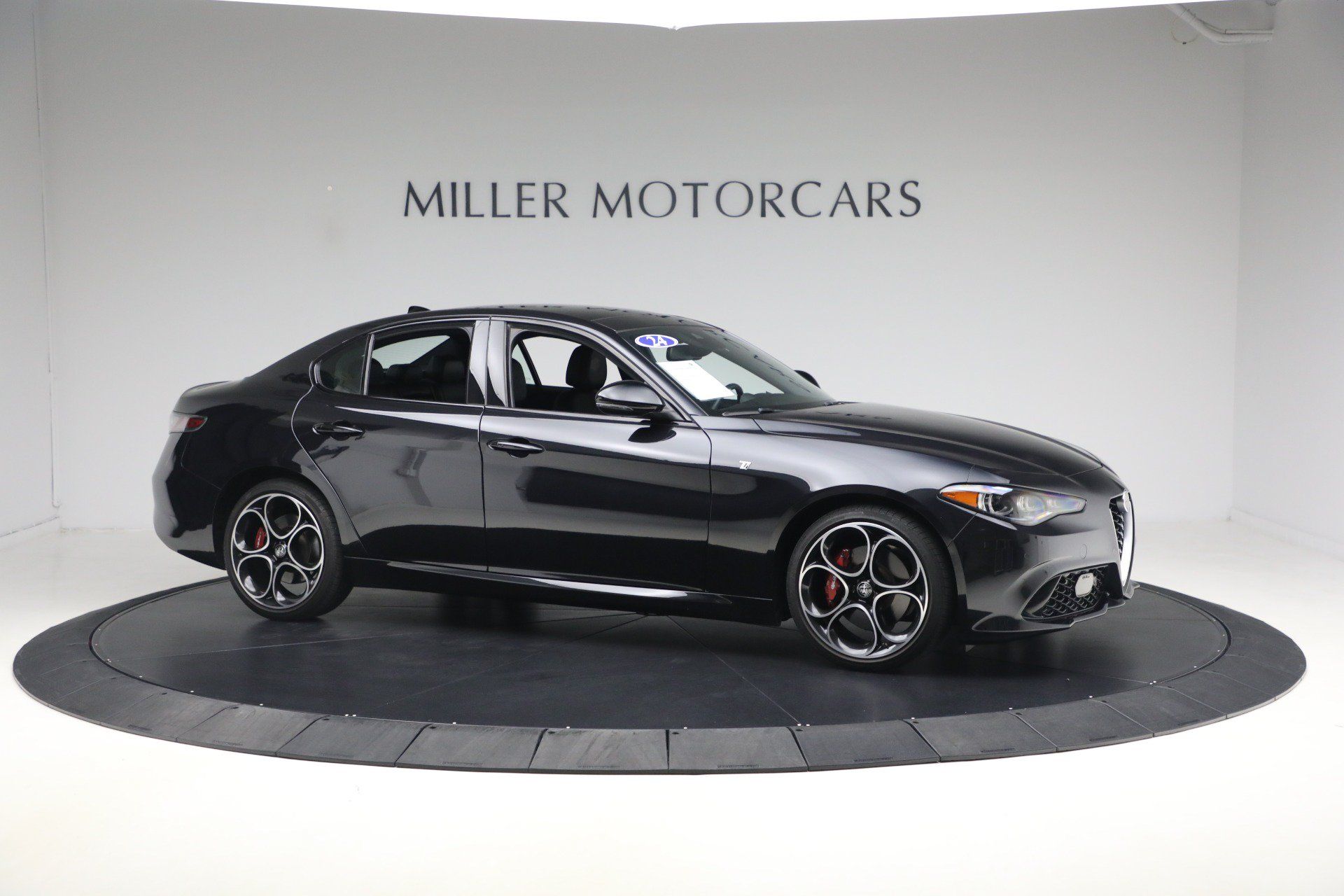 Used 2024 Alfa Romeo Giulia Ti AWD/4WD image 10