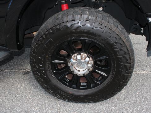 Used 2022 Ford F250 Lariat w/ Tremor Off-Road Package AWD/4WD image 11