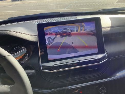 Used 2024 Jeep Compass Latitude w/ Convenience Group image 19