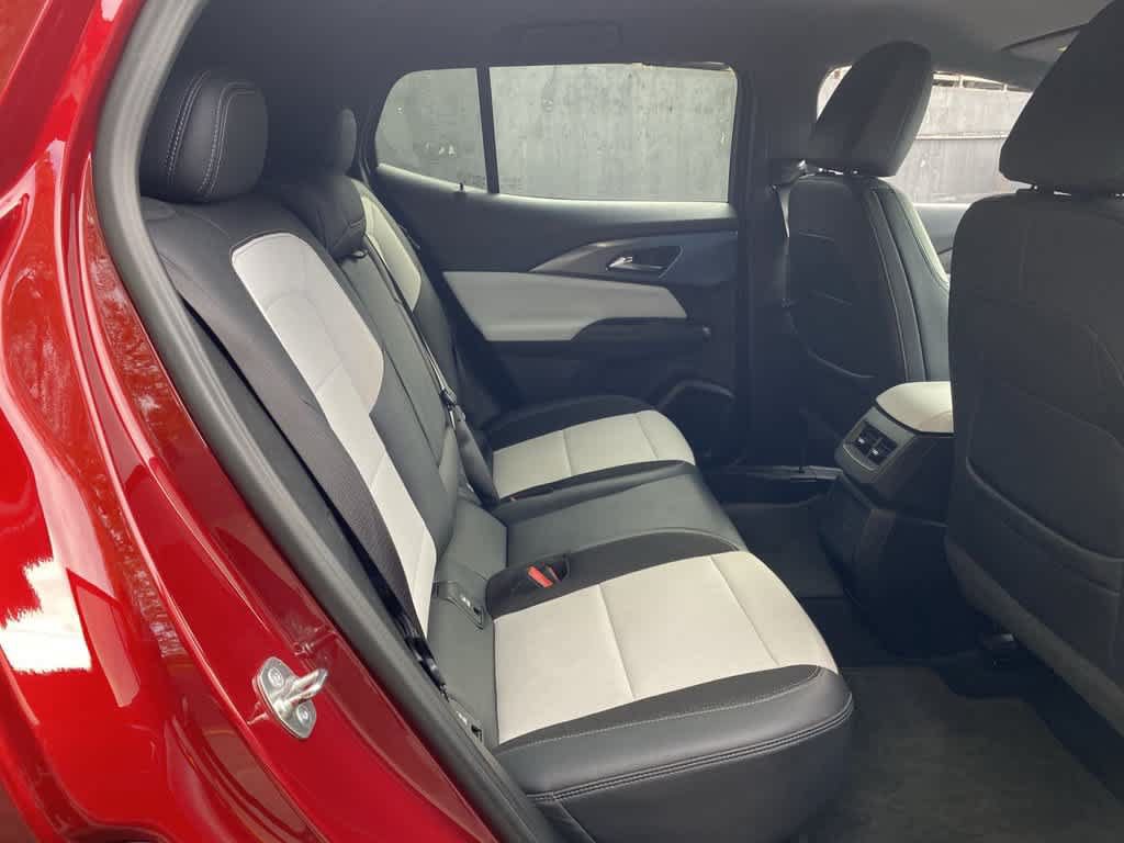 Used 2024 Chevrolet Equinox EV LT w/ LPO, Active Package AWD/4WD image 17
