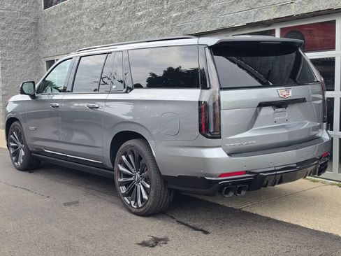 Used 2026 Cadillac Escalade ESV V AWD/4WD image 6