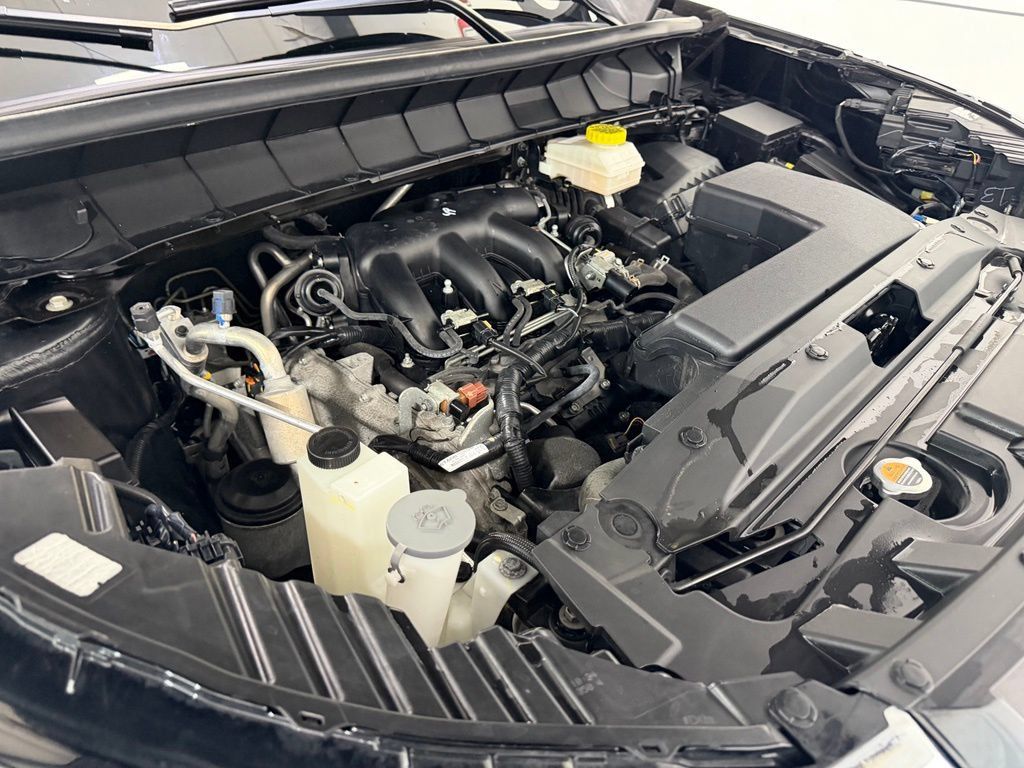 Used 2024 Nissan Pathfinder SV FWD image 9
