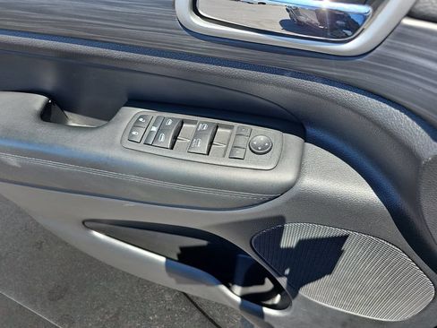 Certified 2022 Jeep Grand Cherokee Laredo X AWD/4WD image 28