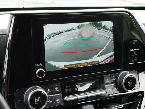 Certified 2024 Toyota Highlander LE AWD/4WD image 30