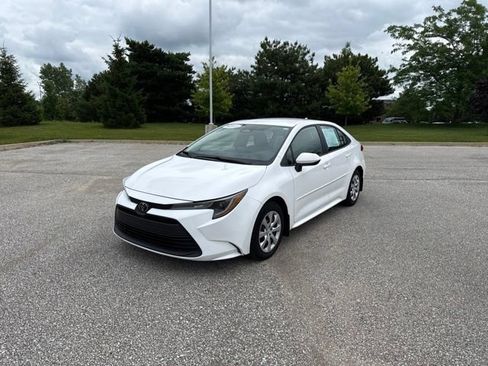 Used 2024 Toyota Corolla LE FWD image 1