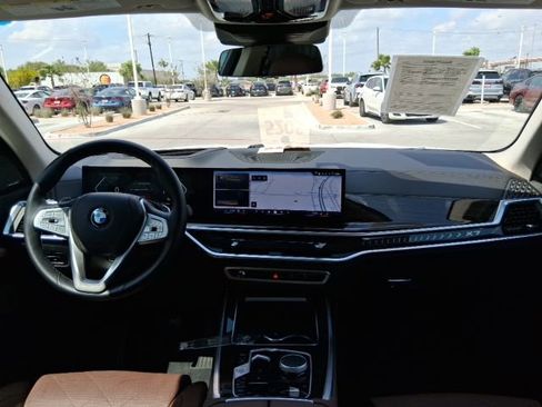 Used 2024 BMW X7 xDrive40i AWD/4WD image 10