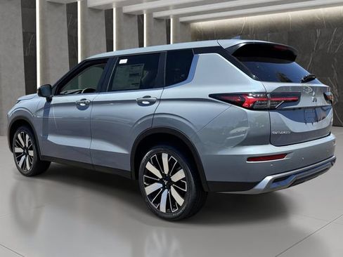 New 2026 Mitsubishi Outlander SE FWD image 2