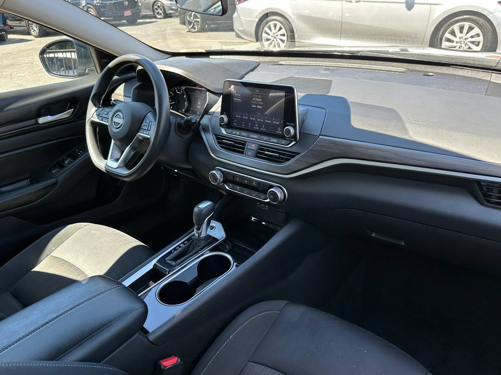 Used 2024 Nissan Altima 2.5 SV FWD image 15
