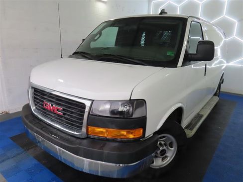 Used 2024 GMC Savana 2500 w/ Driver Convenience Package image 4