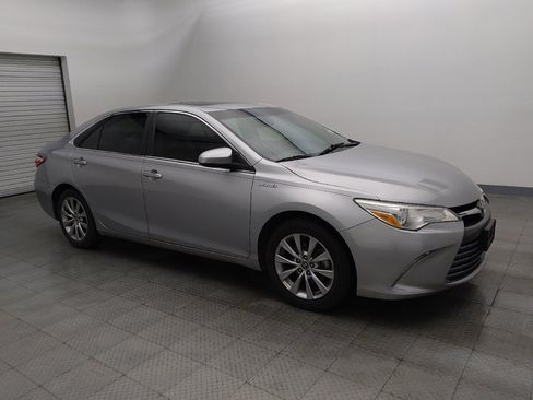 Used 2015 Toyota Camry XLE w/ Moonroof Package image 11