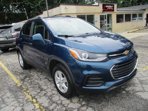 Used 2020 Chevrolet Trax LT w/ LT Convenience Package AWD/4WD image 4
