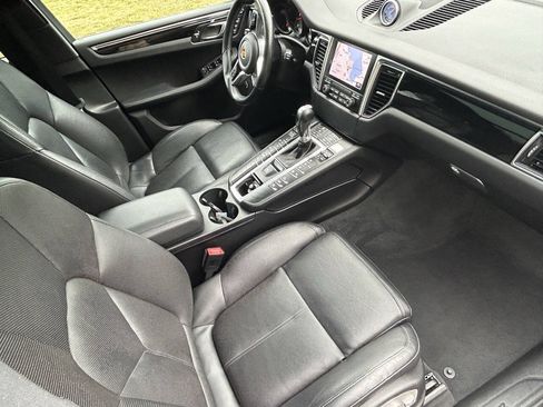 Used 2018 Porsche Macan AWD/4WD image 24