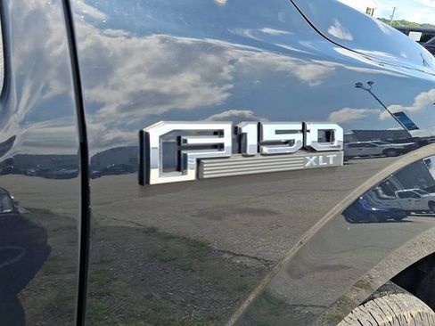 Used 2018 Ford F150 XLT AWD/4WD image 11