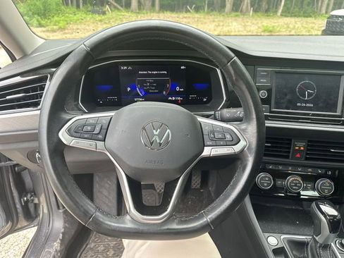 Used 2023 Volkswagen Jetta SE FWD image 15