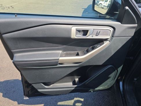 Used 2023 Ford Explorer XLT w/ Equipment Group 202A image 10