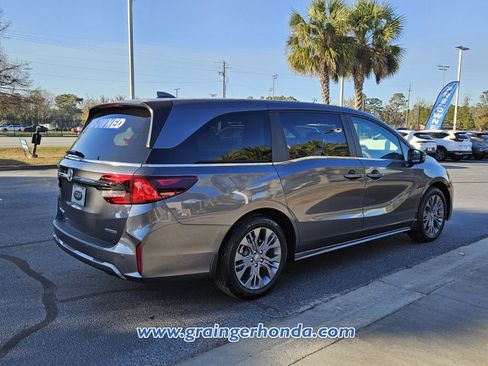 Used 2025 Honda Odyssey Touring image 5
