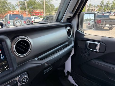 Used 2020 Jeep Gladiator Rubicon AWD/4WD image 23