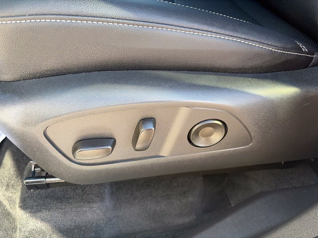 Used 2026 Chevrolet Traverse LT FWD image 21