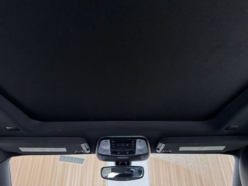 Used 2023 Chrysler 300 S RWD image 3