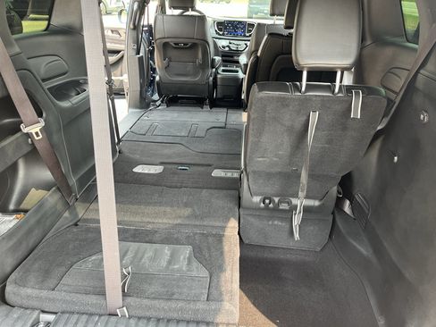 Used 2025 Chrysler Pacifica Select FWD image 34