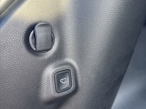 New 2025 Jeep Compass Latitude w/ Sun & Sound Group image 24