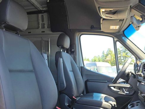 Used 2026 Mercedes-Benz Sprinter 2500 image 13