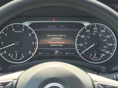 Used 2025 Nissan Sentra SV FWD image 14