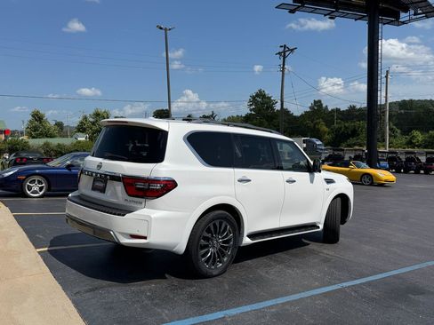 Used 2022 Nissan Armada Platinum w/ Captain's Chairs Package AWD/4WD image 3