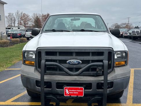 Used 2005 Ford F250 4x4 Regular Cab Super Duty image 3