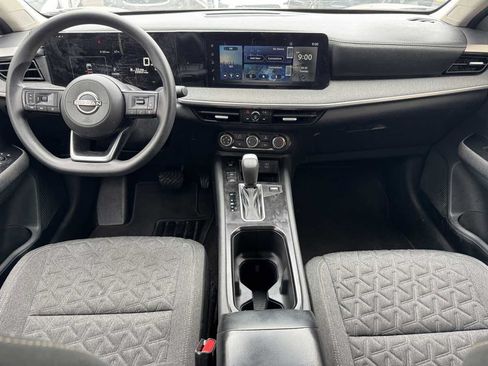 Used 2025 Nissan Kicks SV w/ Illumination Package FWD image 18