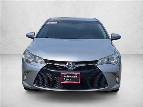 Used 2016 Toyota Camry SE image 2