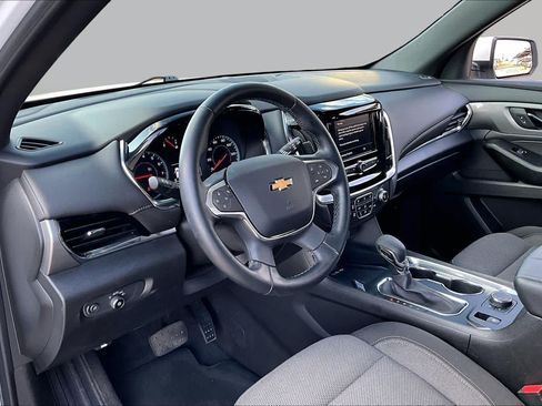 Used 2023 Chevrolet Traverse LT FWD image 16