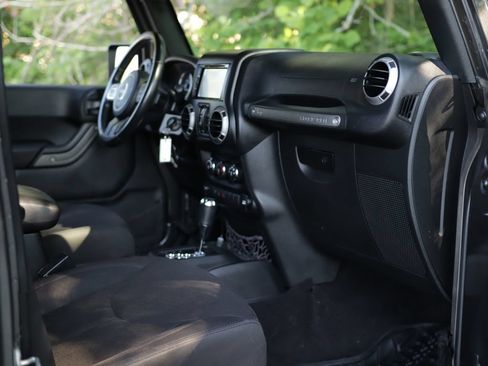Used 2017 Jeep Wrangler Unlimited Sport w/ Quick Order Package 24S AWD/4WD image 25