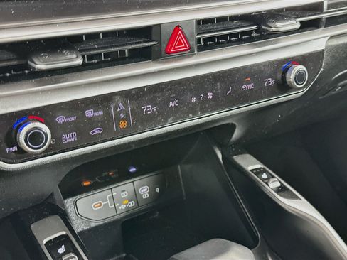 Used 2024 Kia Sorento S FWD image 24