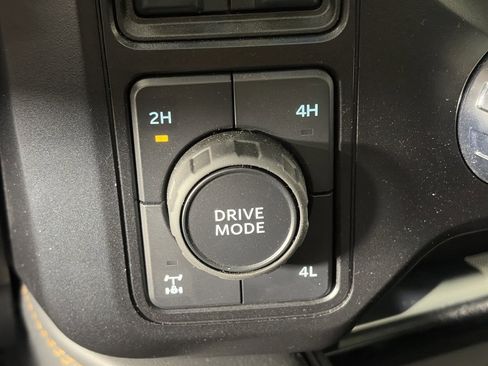 Used 2024 Ford F350 Platinum w/ FX4 Off-Road Package image 23