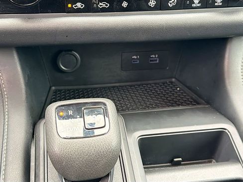 Used 2024 Nissan Pathfinder S image 27